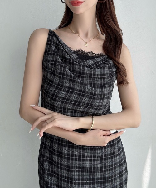 Meiru(メイル)の「薄手シアーチェックドレープキャミワンピース(ワンピース・レディース・ブラック/ブラウン・LARGE/MEDIUM/SMALL)」の11枚目の写真