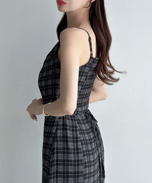 Meiru(メイル)の「薄手シアーチェックドレープキャミワンピース(ワンピース・レディース・ブラック/ブラウン・LARGE/MEDIUM/SMALL)」の12枚目の写真