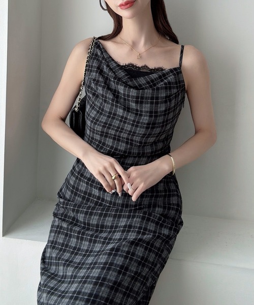 Meiru(メイル)の「薄手シアーチェックドレープキャミワンピース(ワンピース・レディース・ブラック/ブラウン・LARGE/MEDIUM/SMALL)」の13枚目の写真