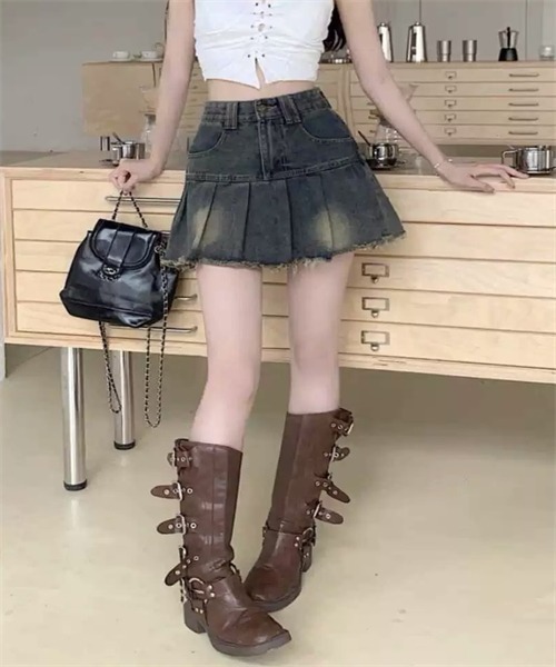 Dream garden(ドリームガーデン)の「裾切替プリーツデニムミニスカート(デニムスカート・レディース・ダークブルー/ブルー・L/M/XL/S)」の15枚目の写真