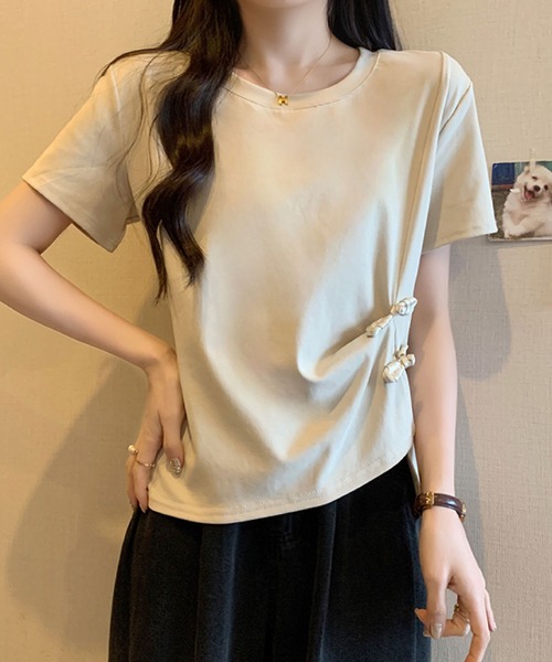 2ly2（トゥーリートゥー）の「サイドリボンカットソー / アシンメトリーデザイン 半袖トップス（Tシャツ/カットソー・レディース・ブラック/ベージュ/ホワイト/ボルドー・FREE）」の4枚目の写真