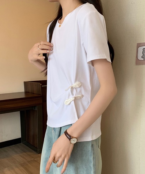 2ly2（トゥーリートゥー）の「サイドリボンカットソー / アシンメトリーデザイン 半袖トップス（Tシャツ/カットソー・レディース・ブラック/ベージュ/ホワイト/ボルドー・FREE）」の8枚目の写真