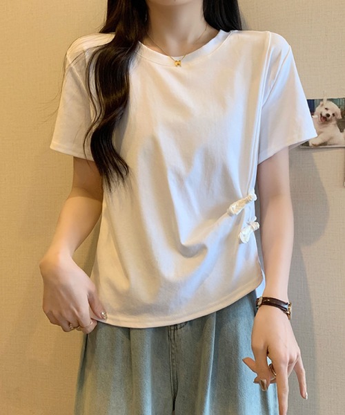 2ly2（トゥーリートゥー）の「サイドリボンカットソー / アシンメトリーデザイン 半袖トップス（Tシャツ/カットソー・レディース・ブラック/ベージュ/ホワイト/ボルドー・FREE）」の9枚目の写真