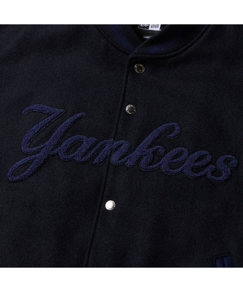 NEW ERA(ニューエラ)の「ニューエラ【NEW ERA】- ニューヨーク ヤンキース メルトン ジャケット【New York Yankees MELTON VARSITY JACKET NAVY 14682677】(ブルゾン・メンズ・ネイビー・L/XL/XXL/M)」の3枚目の写真