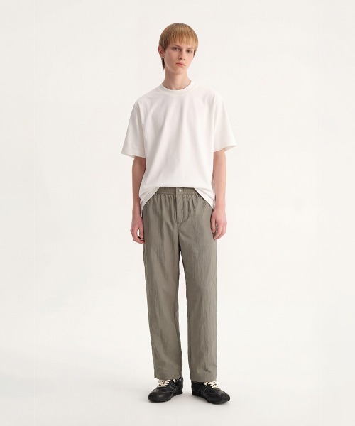 MODE COMMUTER（モードコミューター）の「Crinkle-Finish Woven Straight Trousers（その他パンツ・メンズ・カーキ・SMALL/MEDIUM/LARGE）」の8枚目の写真
