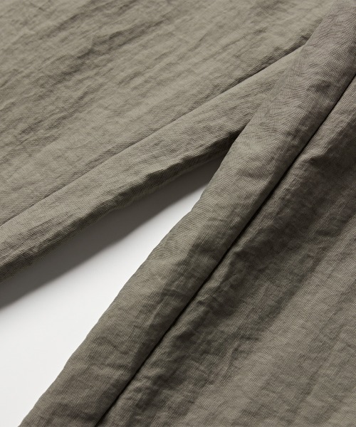MODE COMMUTER（モードコミューター）の「Crinkle-Finish Woven Straight Trousers（その他パンツ・メンズ・カーキ・SMALL/MEDIUM/LARGE）」の14枚目の写真