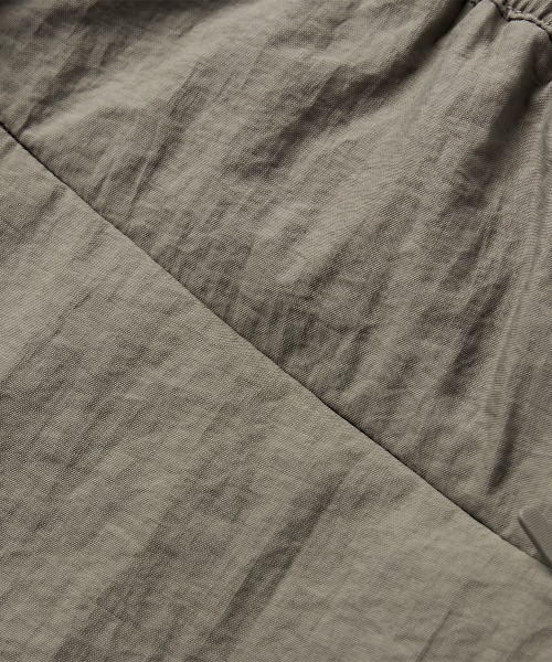 MODE COMMUTER（モードコミューター）の「Crinkle-Finish Woven Straight Trousers（その他パンツ・メンズ・カーキ・SMALL/MEDIUM/LARGE）」の16枚目の写真