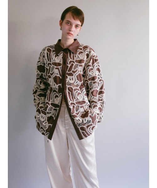 sahara(サハラ)の「【26AW PRE ORDER】Embroidery Suede Shirt Jacket(その他アウター・レディース・ブラウン/ブラック・FREE)」の3枚目の写真