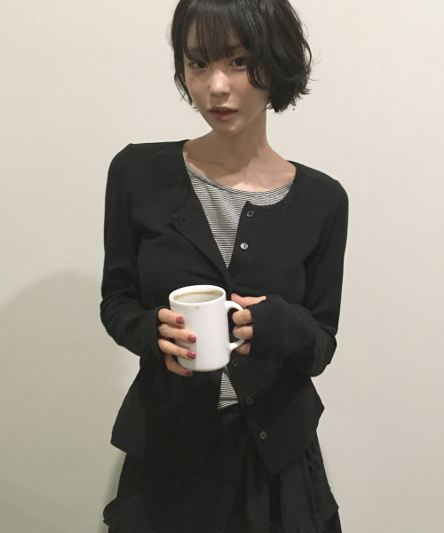 PLACE STUDIO（プレイススタジオ）の「ボタンアップストライプレイヤードスリムフィットロングスリーブオールデイカーディガンTシャツ[ブラック]（カーディガン/ボレロ・レディース・ブラック・FREE）」の7枚目の写真