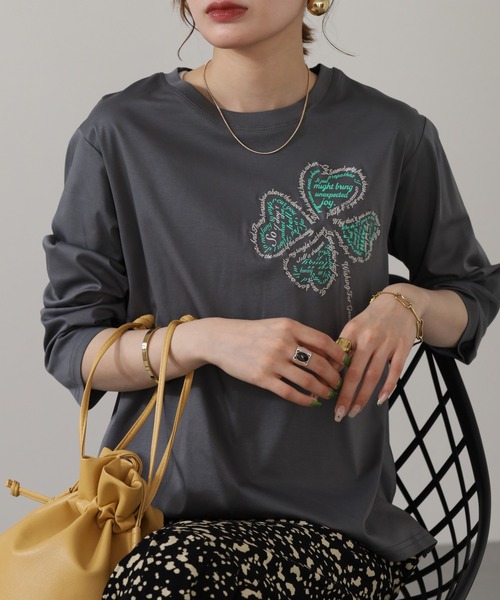 BRODIAEA(ブローディア)の「BRODIAEA クローバーモチーフ7分袖Tシャツ(Tシャツ/カットソー・レディース・グレー/ピンク/モスグリーン/ブラック・40)」の4枚目の写真