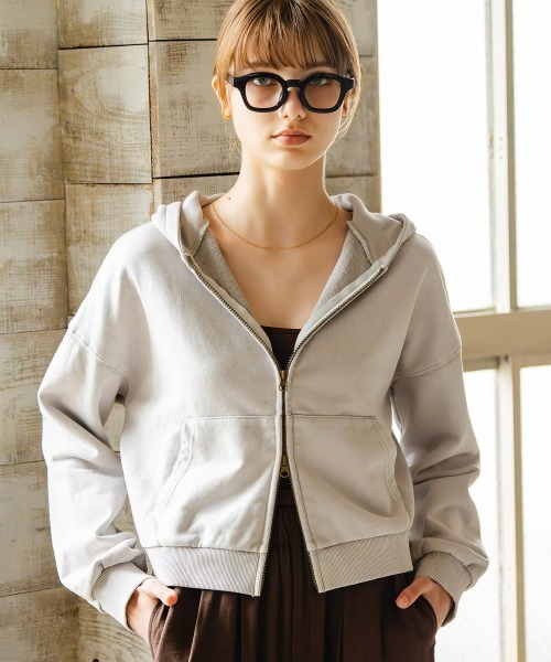 Maison INNESS(メゾンアイネス)の「【ZOZO限定】コットン100%ピグメント加工ショート丈ジップアップパーカー(パーカー・レディース・ブルー系/グレー系/ブラウン系・S-M/L-XL/3L~4L)」の15枚目の写真