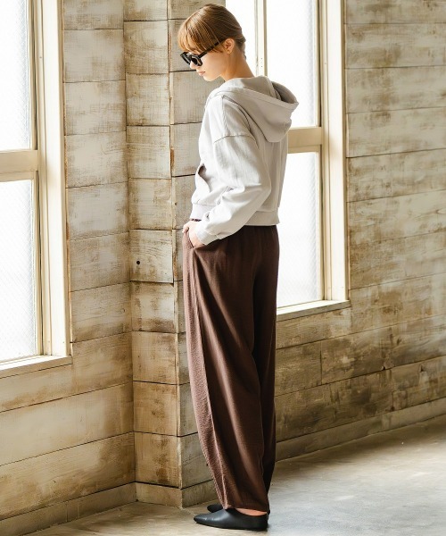 Maison INNESS(メゾンアイネス)の「【ZOZO限定】コットン100%ピグメント加工ショート丈ジップアップパーカー(パーカー・レディース・ブルー系/グレー系/ブラウン系・S-M/L-XL/3L~4L)」の16枚目の写真