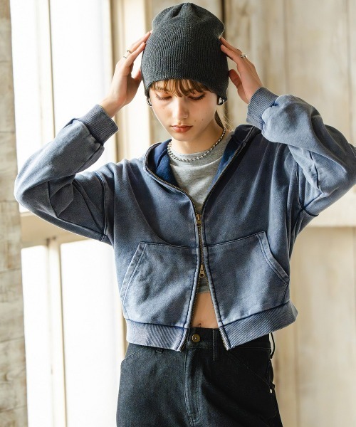 Maison INNESS(メゾンアイネス)の「【ZOZO限定】コットン100%ピグメント加工ショート丈ジップアップパーカー(パーカー・レディース・ブルー系/グレー系/ブラウン系・S-M/L-XL/3L~4L)」の12枚目の写真