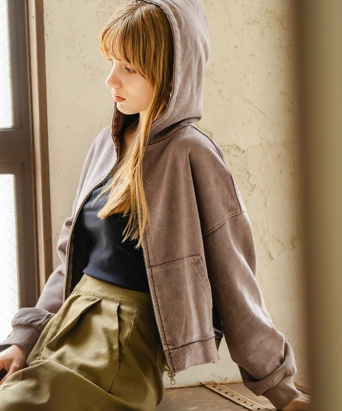 Maison INNESS(メゾンアイネス)の「【ZOZO限定】コットン100%ピグメント加工ショート丈ジップアップパーカー(パーカー・レディース・ブルー系/グレー系/ブラウン系・S-M/L-XL/3L~4L)」の7枚目の写真