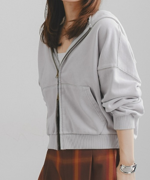 Maison INNESS(メゾンアイネス)の「【ZOZO限定】コットン100%ピグメント加工ショート丈ジップアップパーカー(パーカー・レディース・ブルー系/グレー系/ブラウン系・S-M/L-XL/3L~4L)」の4枚目の写真