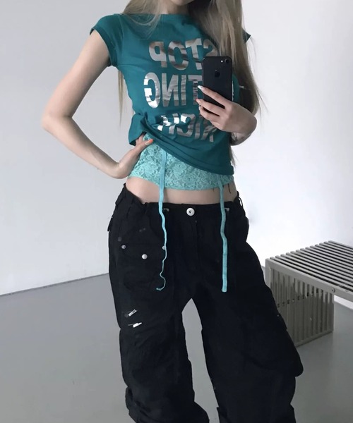 .KOM（ドットコム）の「A'GEM/9 × .kom 『.KOM/ドットケーオーエム』ロゴクロップドTシャツ（Tシャツ/カットソー・レディース・グリーン/ピンク・FREE）」の12枚目の写真