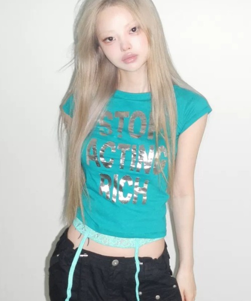 .KOM（ドットコム）の「A'GEM/9 × .kom 『.KOM/ドットケーオーエム』ロゴクロップドTシャツ（Tシャツ/カットソー・レディース・グリーン/ピンク・FREE）」の4枚目の写真