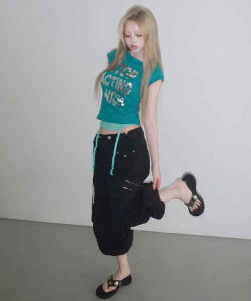 .KOM（ドットコム）の「A'GEM/9 × .kom 『.KOM/ドットケーオーエム』ロゴクロップドTシャツ（Tシャツ/カットソー・レディース・グリーン/ピンク・FREE）」の13枚目の写真