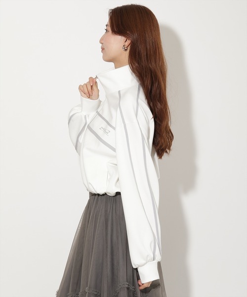 AND COUTURE(アンドクチュール)の「クロップドトラックジャケット(その他アウター・レディース・オフホワイト/ネイビー/イエロー・FREE)」の5枚目の写真