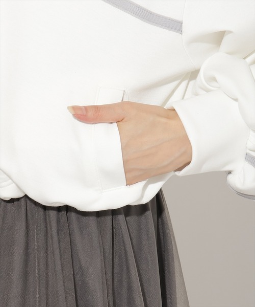 AND COUTURE(アンドクチュール)の「クロップドトラックジャケット(その他アウター・レディース・オフホワイト/ネイビー/イエロー・FREE)」の8枚目の写真