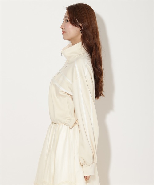 AND COUTURE(アンドクチュール)の「クロップドトラックジャケット(その他アウター・レディース・オフホワイト/ネイビー/イエロー・FREE)」の17枚目の写真
