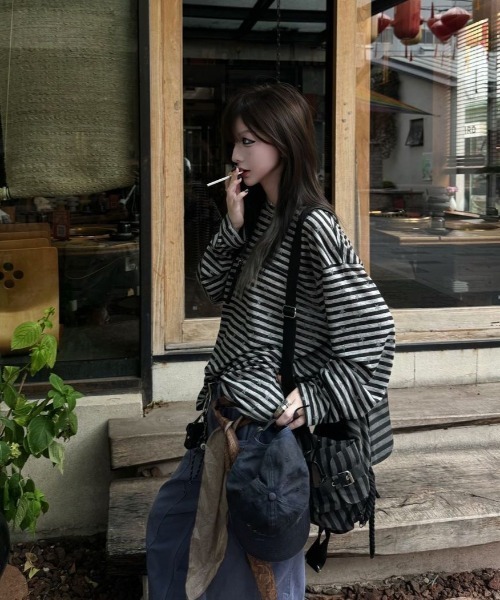 FreeZone(フリーゾーン)の「スター総柄ボーダーシアーロングスリーブ T シャツ(Tシャツ/カットソー・メンズ・ライトグレー/ダークグレー・F)」の7枚目の写真