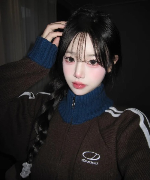 ODD STUDIO(オッドスタジオ)の「◇ODDSTUDIO◇ブランド直輸入正規品/スポーティー・トラック・セミクロップ・ニット・ジップアップ Sporty Track Semi Crop Knit Zip-Up(ニット/セーター・レディース・ブラウン/チャコール・FREE)」の5枚目の写真