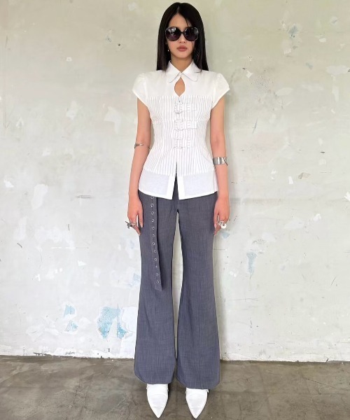 into.eight(イントゥエイト)の「【into.eight】Brett Shirt / 【イントゥエイト】カットアウトベルトストライプ半袖ブラウス(シャツ/ブラウス・レディース・ホワイト・S)」の6枚目の写真
