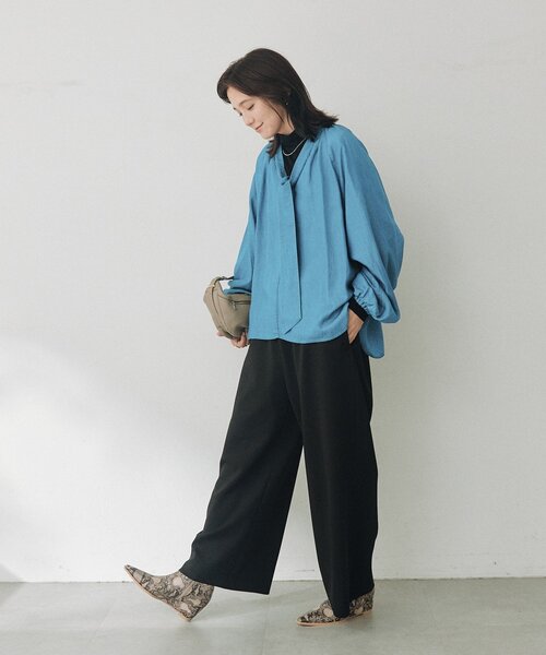 RIVE DROITE（リヴドロワ）の「ドレーピーデニムボウタイブラウス（秋服/冬服/オフィスカジュアル）（シャツ/ブラウス・レディース・サックスブルー/ネイビー・FREE）」の6枚目の写真