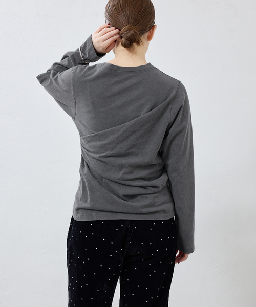 IENA（イエナ）の「ywy/ワイワイ 別注 TUCK DRAPE TOPS EX カットソー TUCK DRP VNTG（Tシャツ/カットソー・レディース・アイボリー/チャコールグレー・FREE）」の7枚目の写真