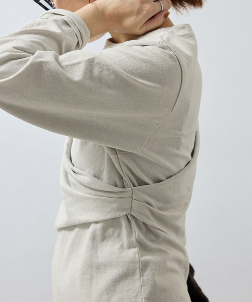 IENA（イエナ）の「ywy/ワイワイ 別注 TUCK DRAPE TOPS EX カットソー TUCK DRP VNTG（Tシャツ/カットソー・レディース・アイボリー/チャコールグレー・FREE）」の15枚目の写真