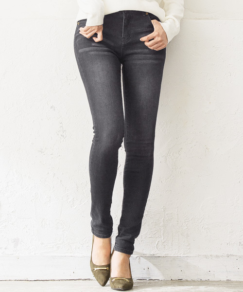 Pierrot（ピエロ）の「あったか裏起毛ストレッチスキニーデニム（デニムパンツ・レディース・ネイビー/ブルー系その他/ブルー系その他2/ブルー/ブラック/グレー/ブラック系その他/グレー系その他/インディゴブルー・L/SS/M/4L/3L/S/LL）」の2枚目の写真