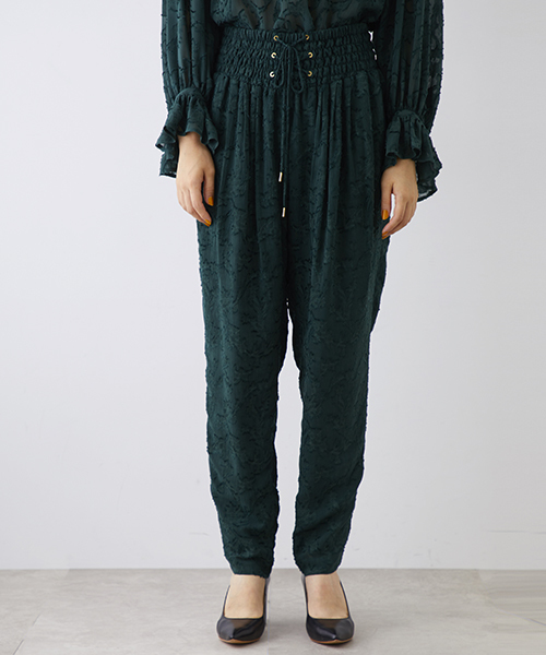 UNITED TOKYO（ユナイテッドトウキョウ）の「キュプラふくれジャカードパンツ（その他パンツ・レディース・グリーン/ブラック・1）」の3枚目の写真