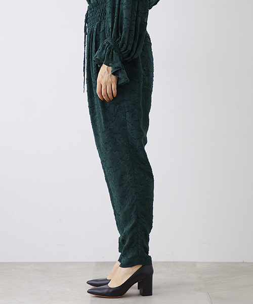 UNITED TOKYO（ユナイテッドトウキョウ）の「キュプラふくれジャカードパンツ（その他パンツ・レディース・グリーン/ブラック・1）」の4枚目の写真