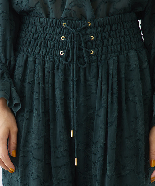 UNITED TOKYO（ユナイテッドトウキョウ）の「キュプラふくれジャカードパンツ（その他パンツ・レディース・グリーン/ブラック・1）」の6枚目の写真