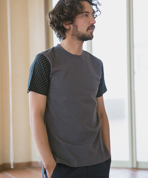 CAMBIO（カンビオ）の「mt5092-Shirt Fabric Sleeve Tee Tシャツ（Tシャツ/カットソー・メンズ・ホワイト×グレー/サックスブルー/チャコール/グレー/ホワイト×レッド/ネイビー・L/M）」の4枚目の写真