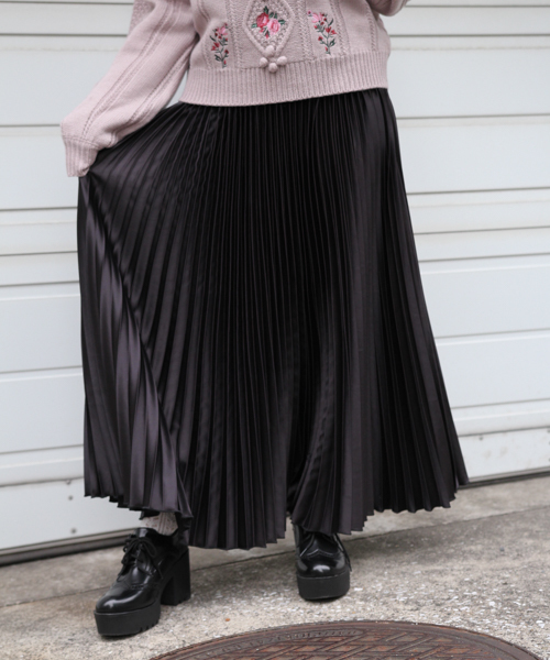 apres jour（アプレジュール）の「サテンプリーツスカート【ZOZOTOWN限定アイテム】NEW（スカート・レディース・ブラック/ピンクベージュ・フリー）」の10枚目の写真