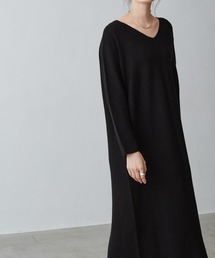 Vネックニットロングワンピース