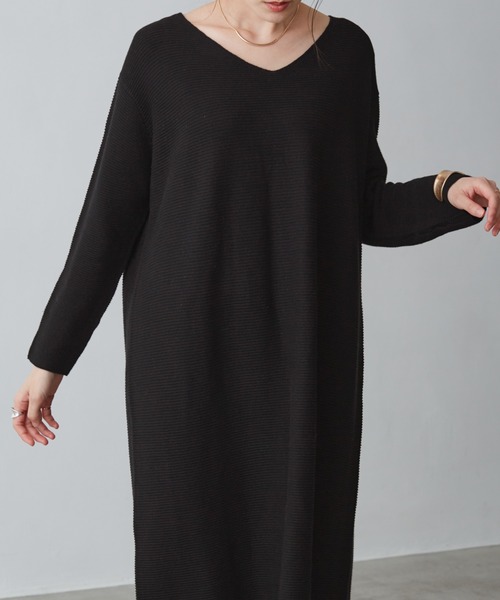 Chaco closet（チャコ クローゼット）の「Vネックニットロングワンピース（ワンピース・レディース・ブラック/ベージュ/グレー・FREE）」の8枚目の写真