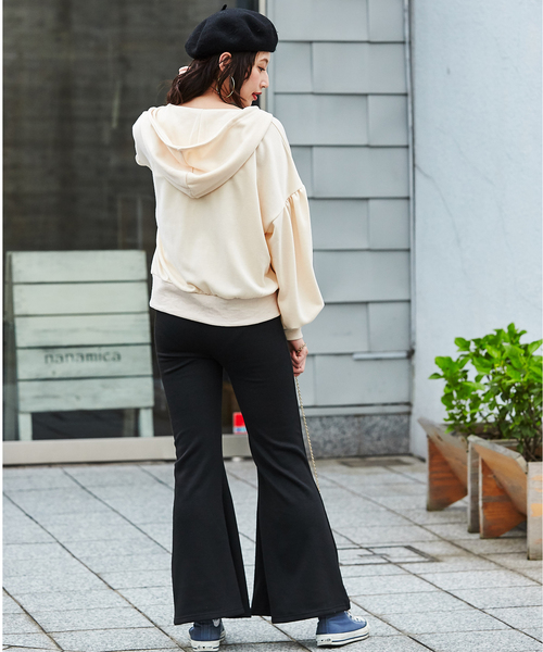 GeeRA（ジーラ）の「ボリューム袖パーカー（パーカー・レディース・ブラック/アイボリー/モカ・MEDIUM/LARGE/X-LARGE）」の4枚目の写真