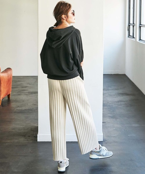 GeeRA（ジーラ）の「ボリューム袖パーカー（パーカー・レディース・ブラック/アイボリー/モカ・MEDIUM/LARGE/X-LARGE）」の21枚目の写真