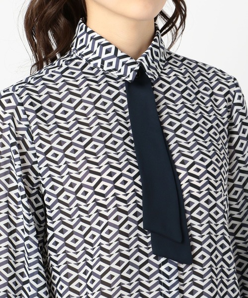 NARACAMICIE（ナラカミーチェ）の「キカジョーゼットプリントミニボウタイ付長袖シャツ（シャツ/ブラウス・レディース・ピンク/ブルー・SMALL/MEDIUM/LARGE）」の16枚目の写真