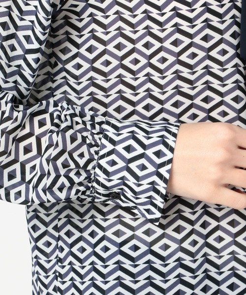 NARACAMICIE（ナラカミーチェ）の「キカジョーゼットプリントミニボウタイ付長袖シャツ（シャツ/ブラウス・レディース・ピンク/ブルー・SMALL/MEDIUM/LARGE）」の10枚目の写真