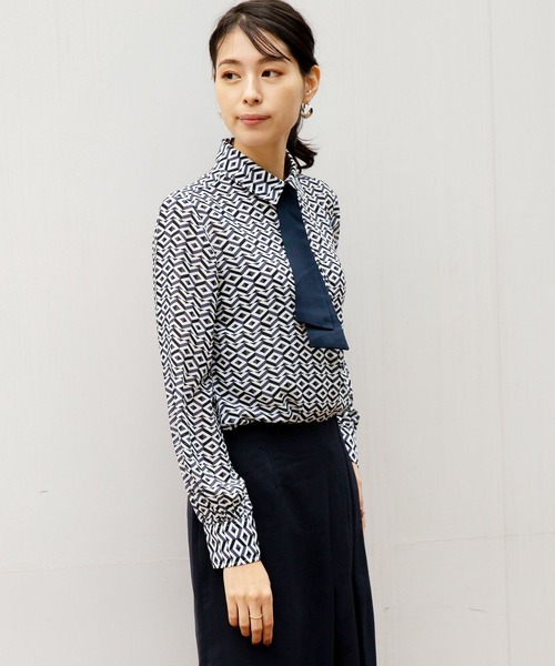 NARACAMICIE（ナラカミーチェ）の「キカジョーゼットプリントミニボウタイ付長袖シャツ（シャツ/ブラウス・レディース・ピンク/ブルー・SMALL/MEDIUM/LARGE）」の20枚目の写真