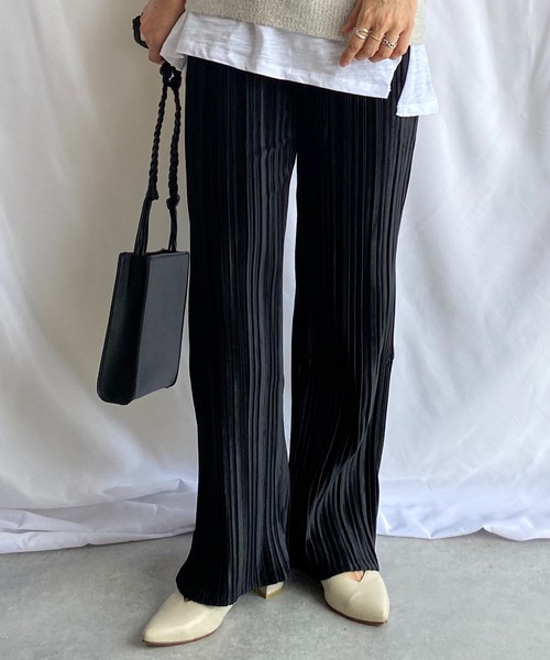 She's Closet（シーズクローゼット）の「スエードタッチ プリーツパンツ ロング イージーパンツ（その他パンツ・レディース・ブラック/ベージュ/パープル/アイボリー/カーキブラウン/グリーン/ライトパープル・FREE）」の3枚目の写真