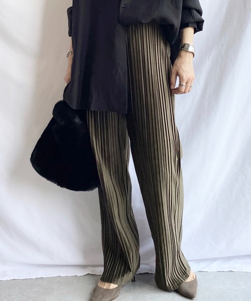 She's Closet（シーズクローゼット）の「スエードタッチ プリーツパンツ ロング イージーパンツ（その他パンツ・レディース・ブラック/ベージュ/パープル/アイボリー/カーキブラウン/グリーン/ライトパープル・FREE）」の4枚目の写真