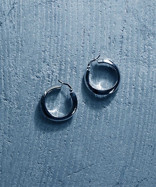 YArKA(ヤーカ)の「【YArKA/ヤーカ】silver925 distortion circle pierce/歪みピアス シルバー925(ピアス(両耳用)・レディース・シルバー・FREE)」の3枚目の写真