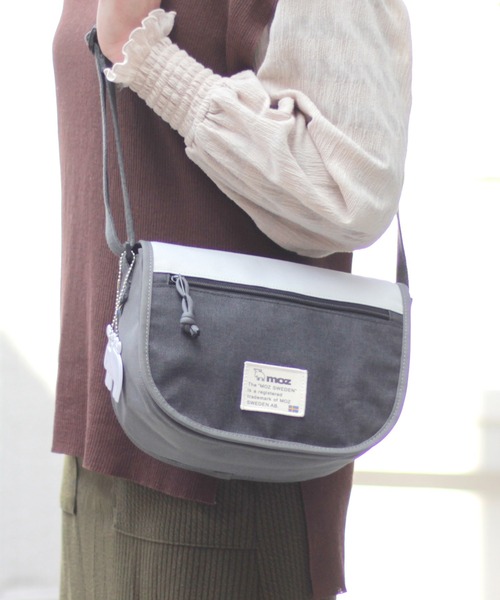 moz（モズ）の「moz(モズ) フラップミニショルダー ZZEI-24（ショルダーバッグ・レディース・ブラック/ネイビー/トリコロール/ベージュ/イエロー×グレー/グレー系2/グレー系1/グレー系その他2/ミント/モスグリーン・ONE SIZE）」の5枚目の写真