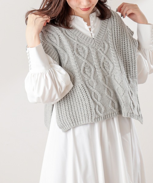 natural couture(ナチュラルクチュール)の「ショート丈ニットベスト×ブラウスセット(シャツ/ブラウス・レディース・ライトグレー/ベージュ/アイボリー・FREE)」の2枚目の写真