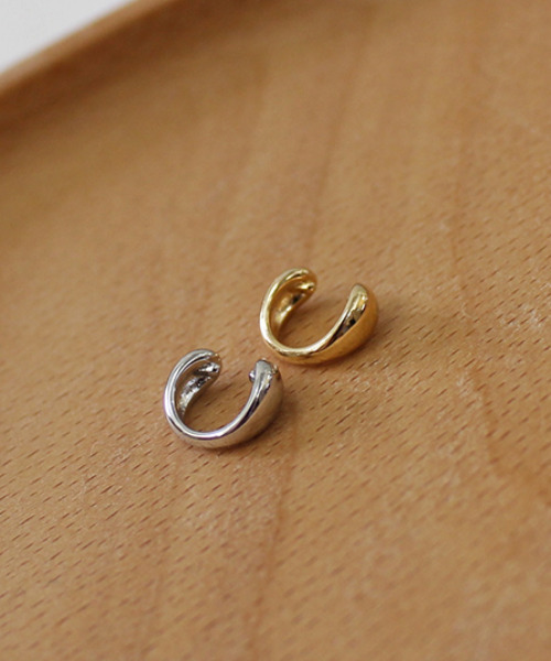 MODE ROBE（モードローブ）の「スモールシンプルイヤーカフ（イヤーカフ・レディース・シルバー/ゴールド・FREE）」の4枚目の写真